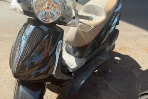 Beverly 300 ie tourer