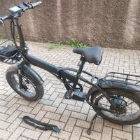 Fat e-bike (quasi un motorino) con batteria