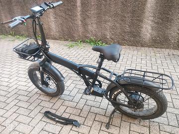 Fat e-bike (quasi un motorino) con batteria