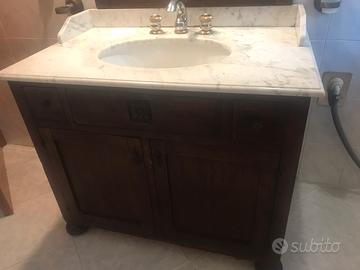 Mobile bagno con accessori