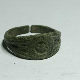 ANTICO ANELLO MEDIALE