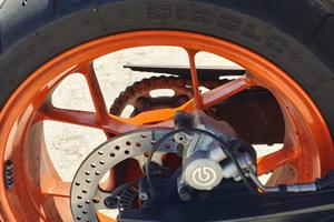 KTM DUKE 890R