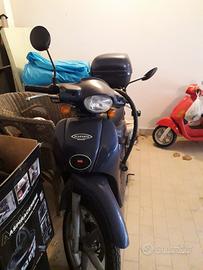 Moto marca Scarabeo 