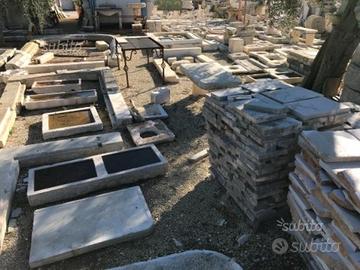 Antico portale in pietra