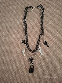 Collana con lucchetto e chiavi