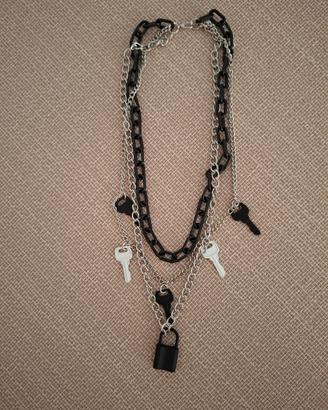 Collana con lucchetto e chiavi
