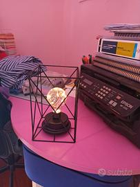 lume con lampada a led a batteria