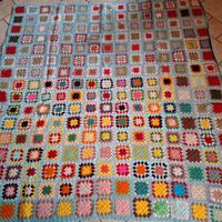 Coperta all'uncinetto fatta a mano in lana