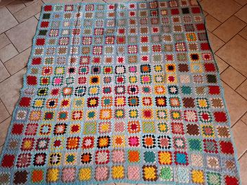 Coperta all'uncinetto fatta a mano in lana