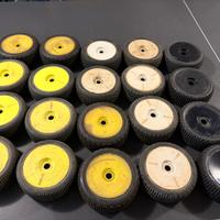 5 treni di gomme buggy 1/8 usate