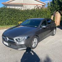 MERCEDES-BENZ A 180 d Automatic Business NAVIGAT