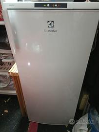 congelatore verticale  electrolux