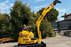 E242 - Escavatore 15 q Komatsu PC15 Carro Allargab
