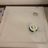 Box doccia con piletta