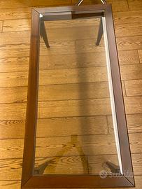 Tavolino con pannello in vetro