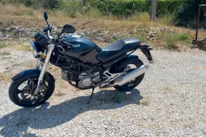 Moto Ducati Monster Dark