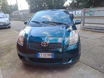 Toyota Yaris 1.0 5 porte per neopatentati