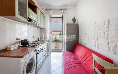 Monolocale in buone condizioni con balcone
