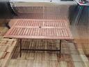 Tavolo e sedie in legno da giardino
