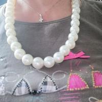 Collana lunga con perle grandi