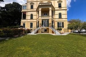 3 LOCALI A LA SPEZIA