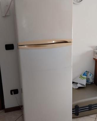 Frigorifero funzionante perfettamente e molto gran