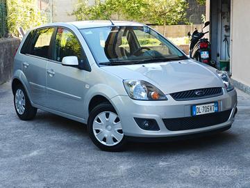 Ford Fiesta 1.2 BENZINA 75cv / 23.339km / Unipro