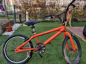 Bicicletta BMX 20 pollici ricondizionata.