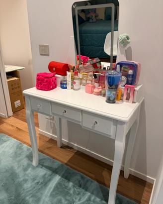 Toeletta postazione tavolo  trucco