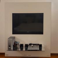 Televisore 46 pollici con mobile a parete