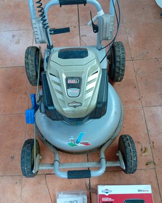 tagliaerba e decespugliatore a batteria marca EGO.