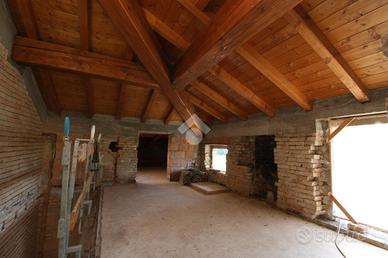 CASA SEMINDIPENDENTE A TORRILE