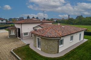 Villa di 235 m² con 5 locali a Lenta