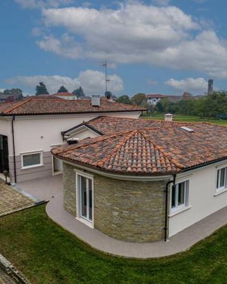 Villa di 235 m² con 5 locali a Lenta