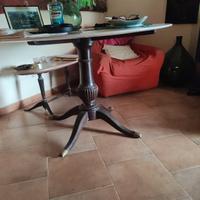 tavolo rotondo antico in marmo e legno