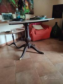 tavolo rotondo antico in marmo e legno