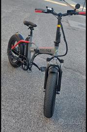 Bicicletta elettrica argento