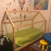 Letto Montessori a forma di casetta