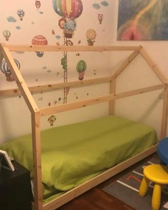 Letto Montessori a forma di casetta