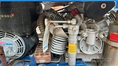 Compressore per ricarica bombole sub BAUER