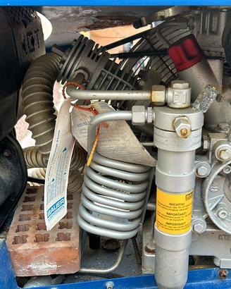 Compressore per ricarica bombole sub BAUER