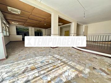 SM022 - AMPIO RISTORANTE