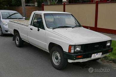 Parabrezza Toyota Hilux '83