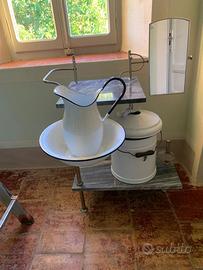 Antico lavabo in pietra