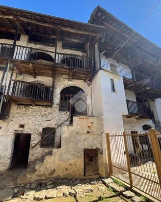 CASA SEMINDIPENDENTE A RUEGLIO