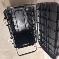 cassone con due ruote colore nero