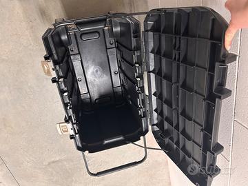 cassone con due ruote colore nero