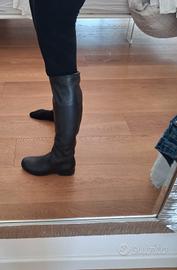 Loriblu stivale alto in pelle. Come nuovo.