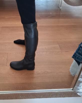 Loriblu stivale alto in pelle. Come nuovo.