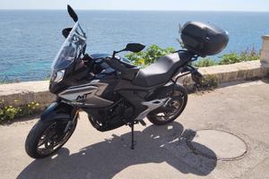 CF MOTO mt 700